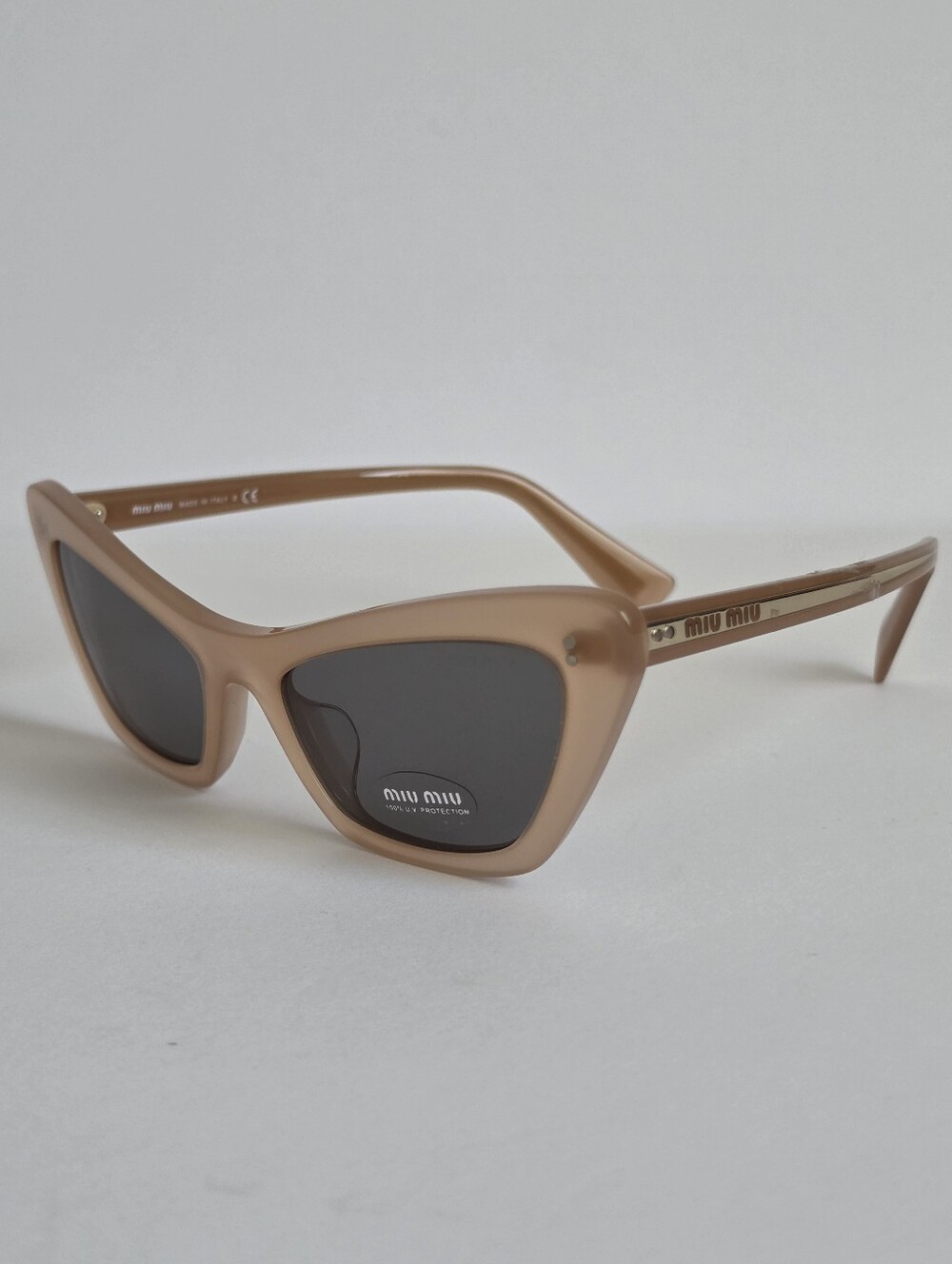 Miu Miu Cat-eye sunglasses